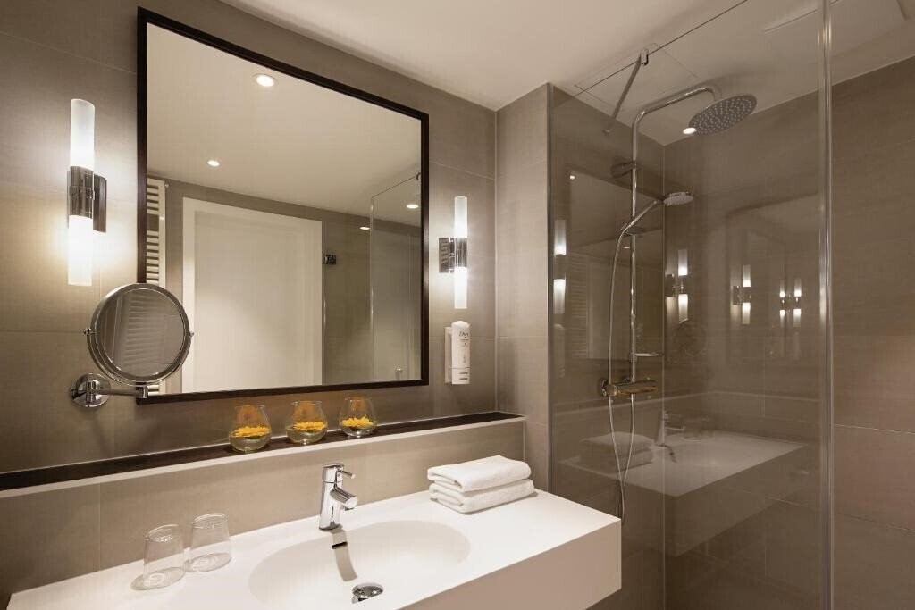 Imaginea Holiday Inn Berlin City Center East Prenzlauer Alle 4*