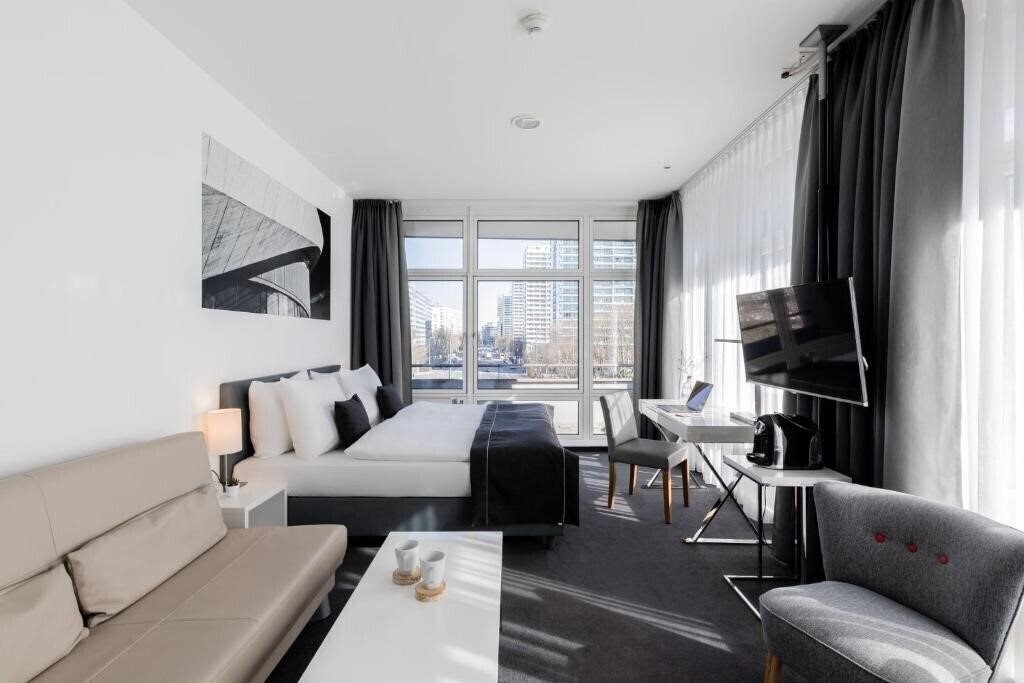 Фотография Novum Select Hotel Berlin Gendarmenmarkt 4*