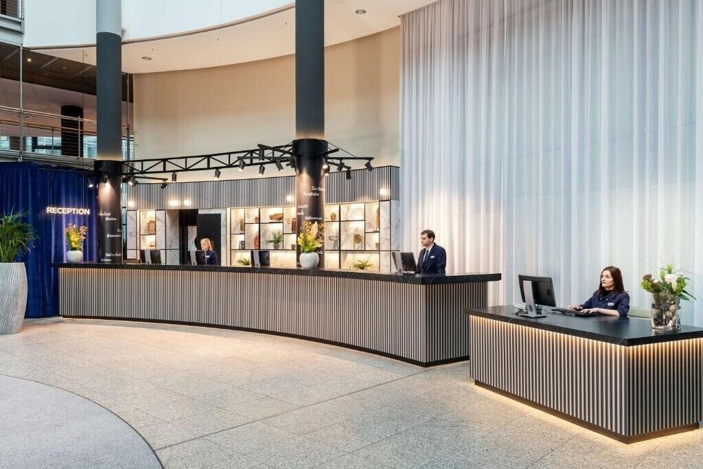 Отель Nh Dusseldorf City 4*