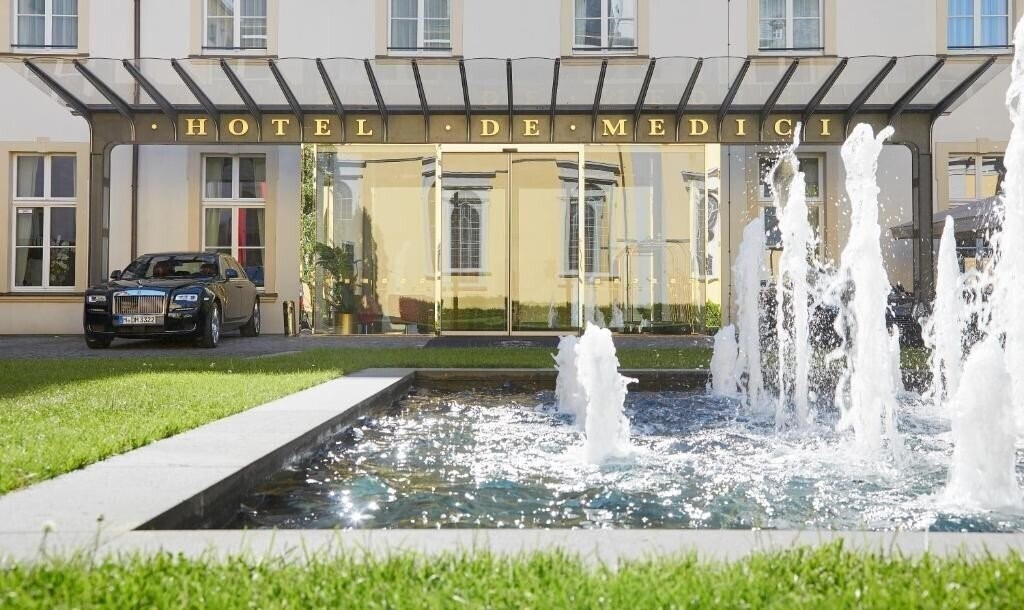 Отель Derag Livinghotel De Medici 5*