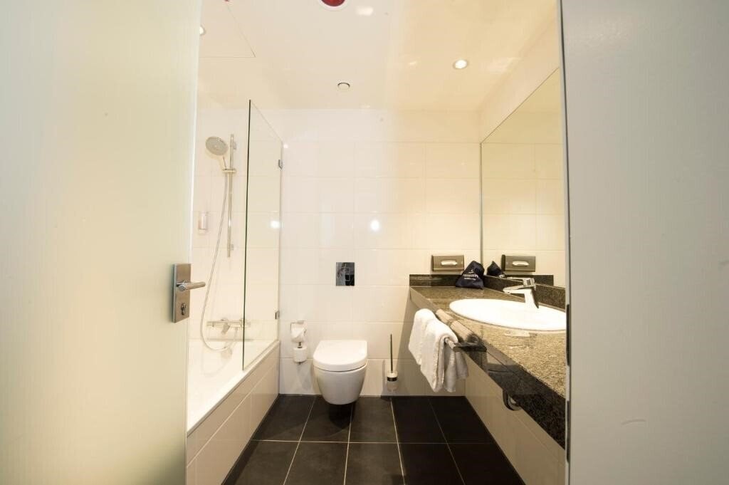 Imaginea Carathotel Dusseldorf City 4*