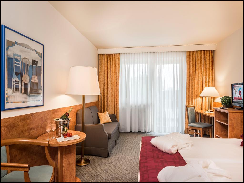 Fotografii Am Moosfeld 4*