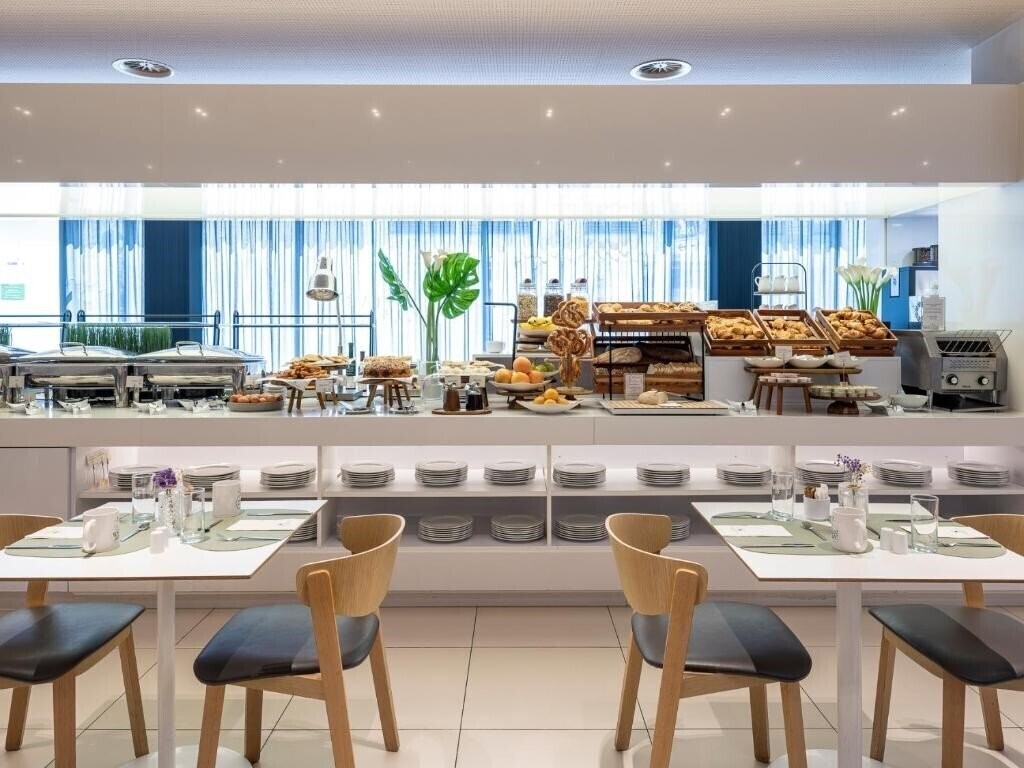 Изображение Eurostars Book 4*