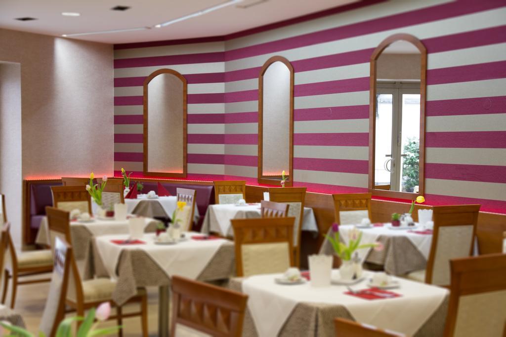 Imaginea Hotel Exquisit 4*