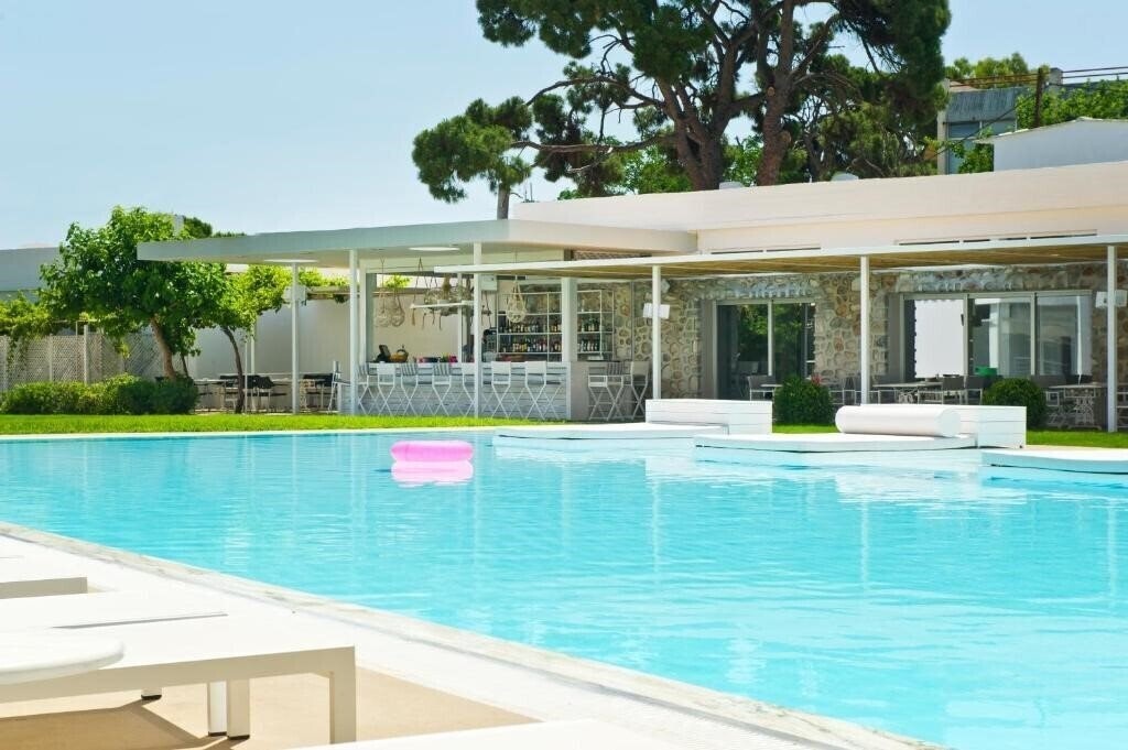 Отель Marathon Beach Resort 3*