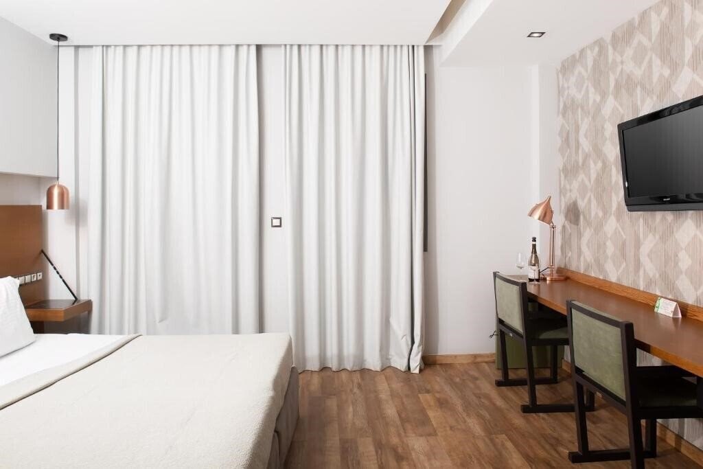 Imaginea A For Athens 4*