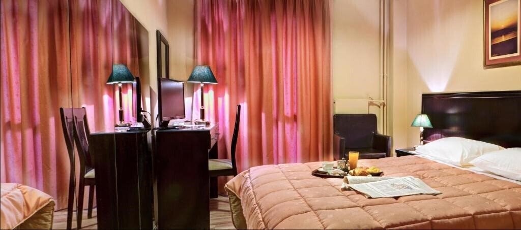 Отель Nicola 2*