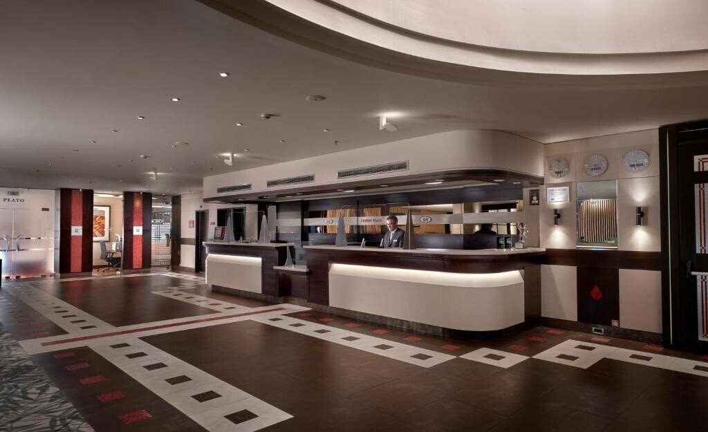 Изображение Crowne Plaza City Centre 4*