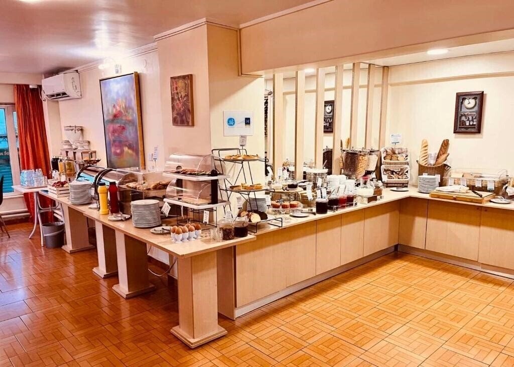 Отель Triton 3*