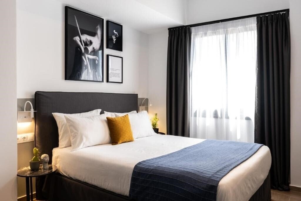 Hotel Theatrou Athens 4*