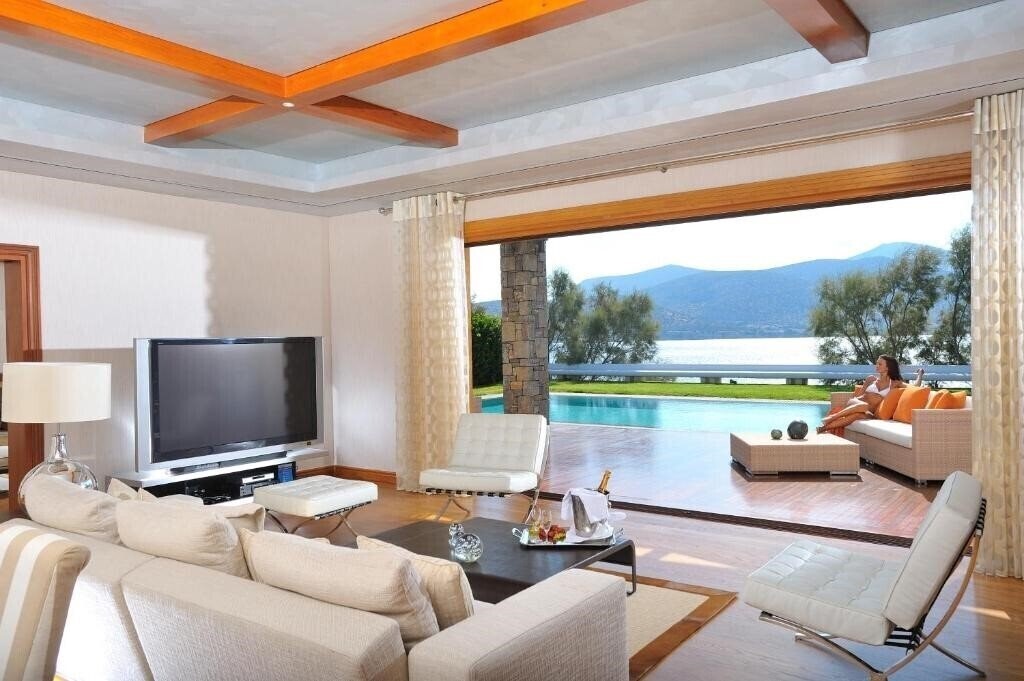 Imaginea Grand Resort Lagonissi 5*