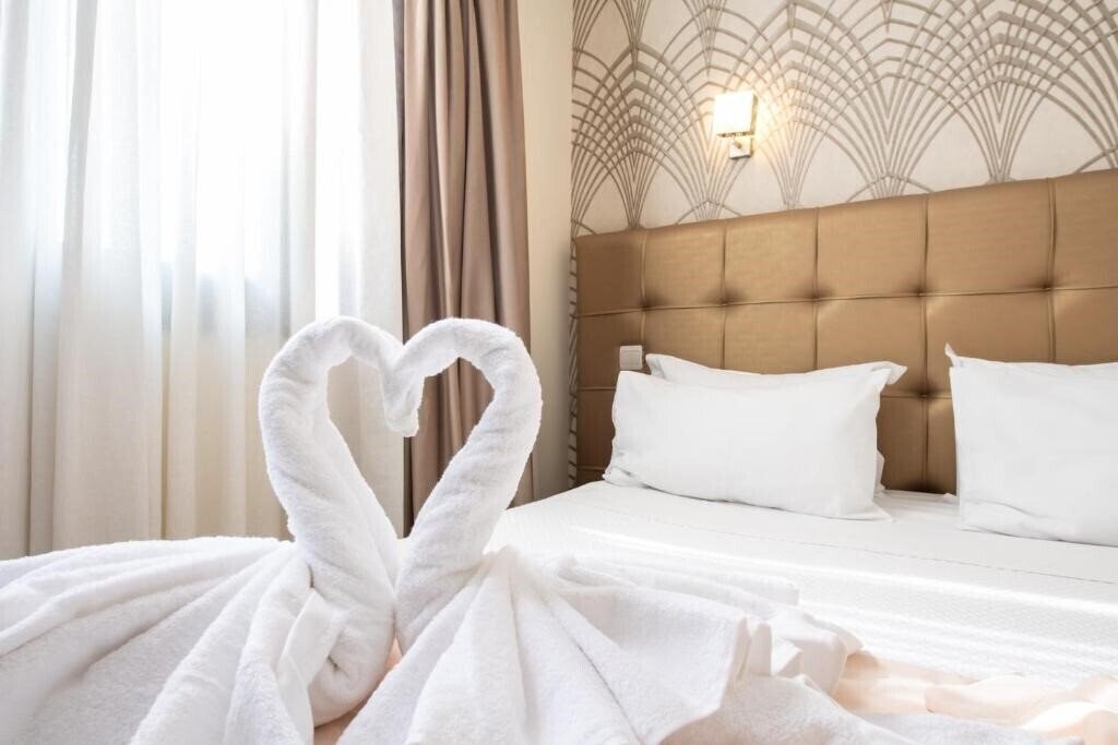 Отель Golden City Hotel 3*