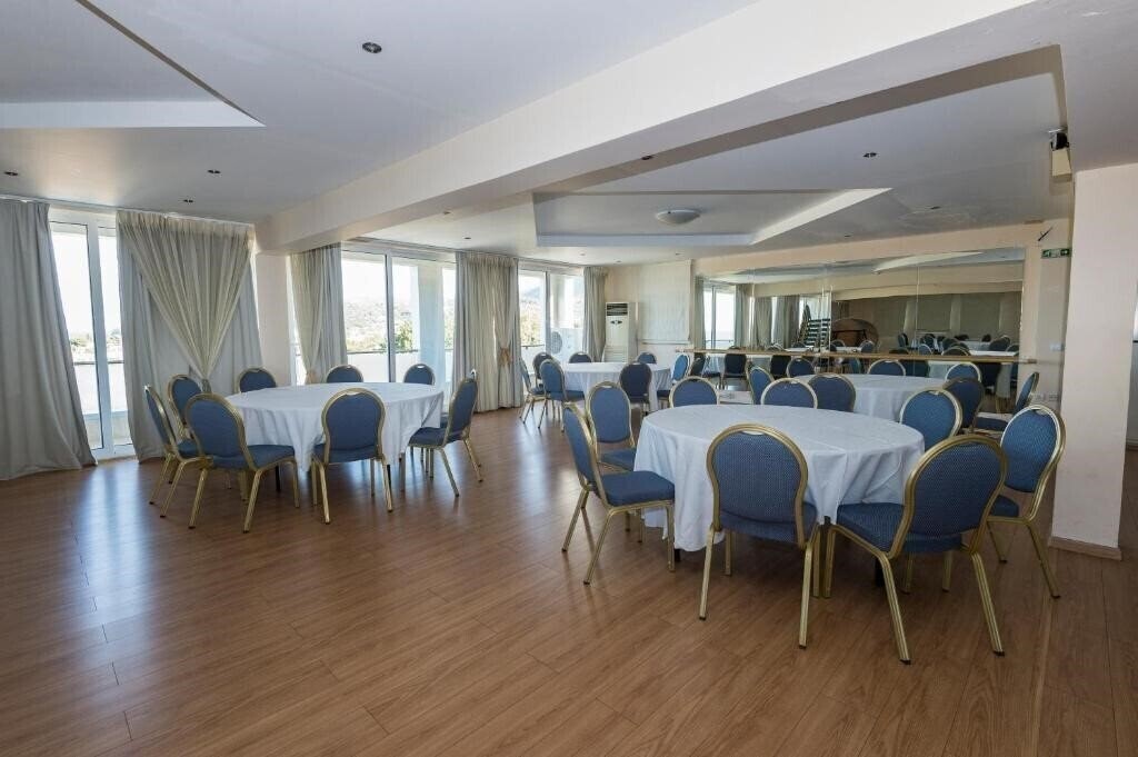 Картинка Dolphin Resort Hotel 3*