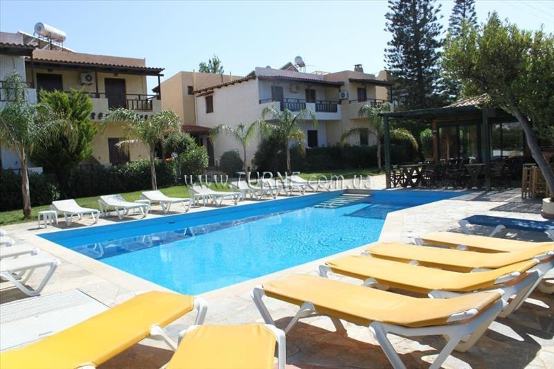 Imaginea Petros Hotel 3*