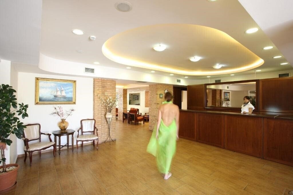Imaginea Triton Hotel 3*