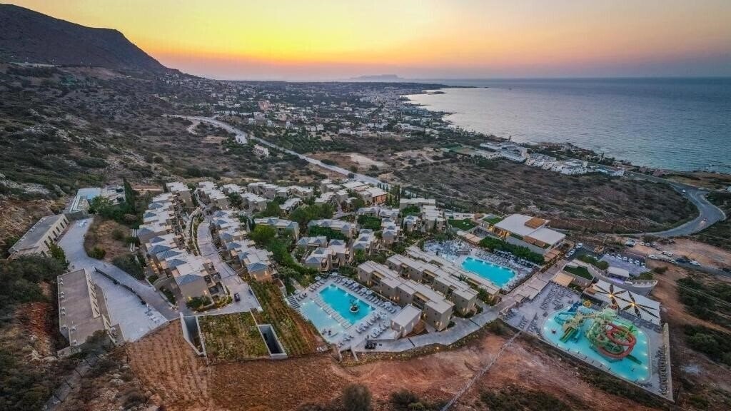 Hotel The Village Resort & Waterpark 4*