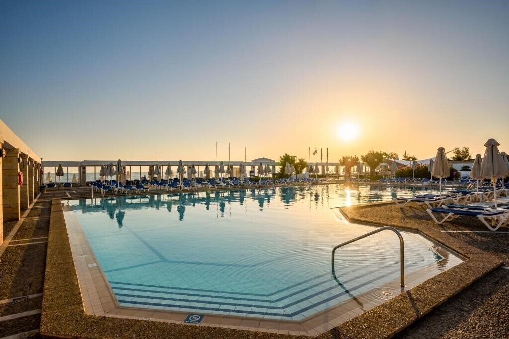 Отель Annabelle Beach Resort 5*