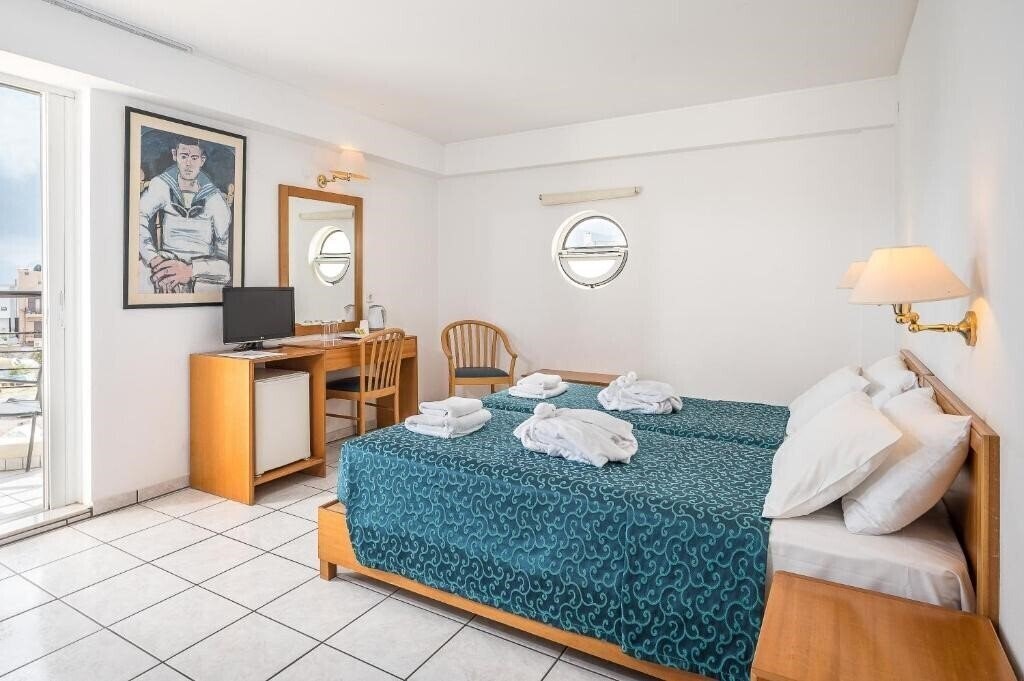 Fotografii Hersonissos 3*