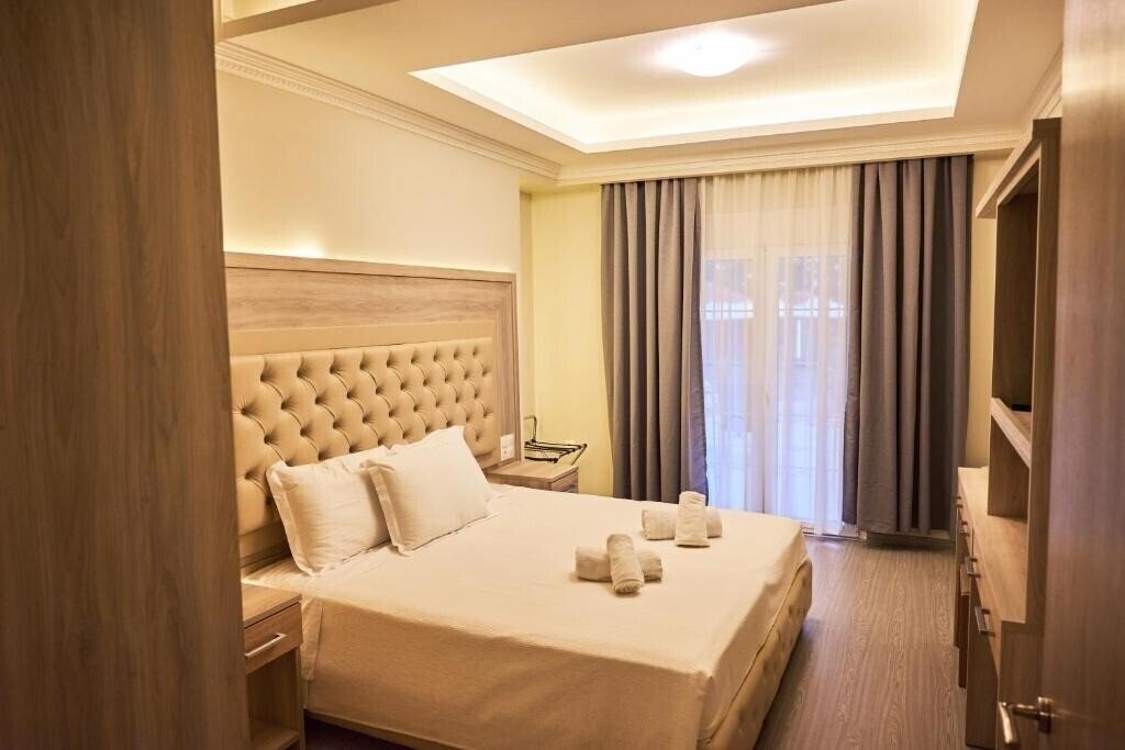 Imaginea Famissi Eden Hotel 3*