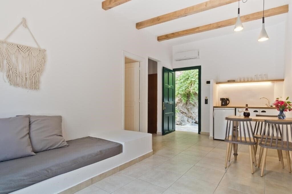 Imaginea Kyra Panagia 3*