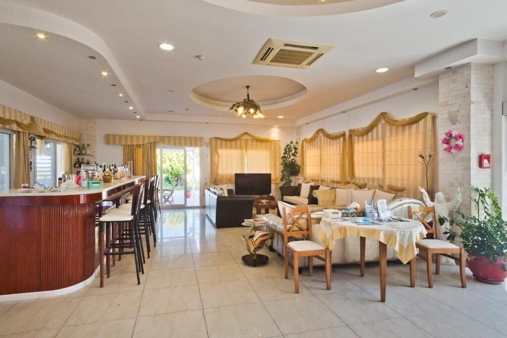 Imaginea Royal Beach Resort 4*