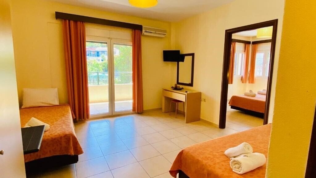 Fotografii Florinis House апартаменты
