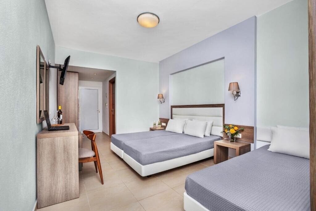 Imaginea Iris Hotel 2*