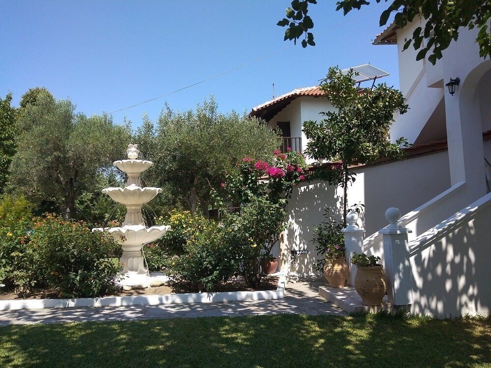 Отель Villa Eleni Polichrono Apartments апартаменты