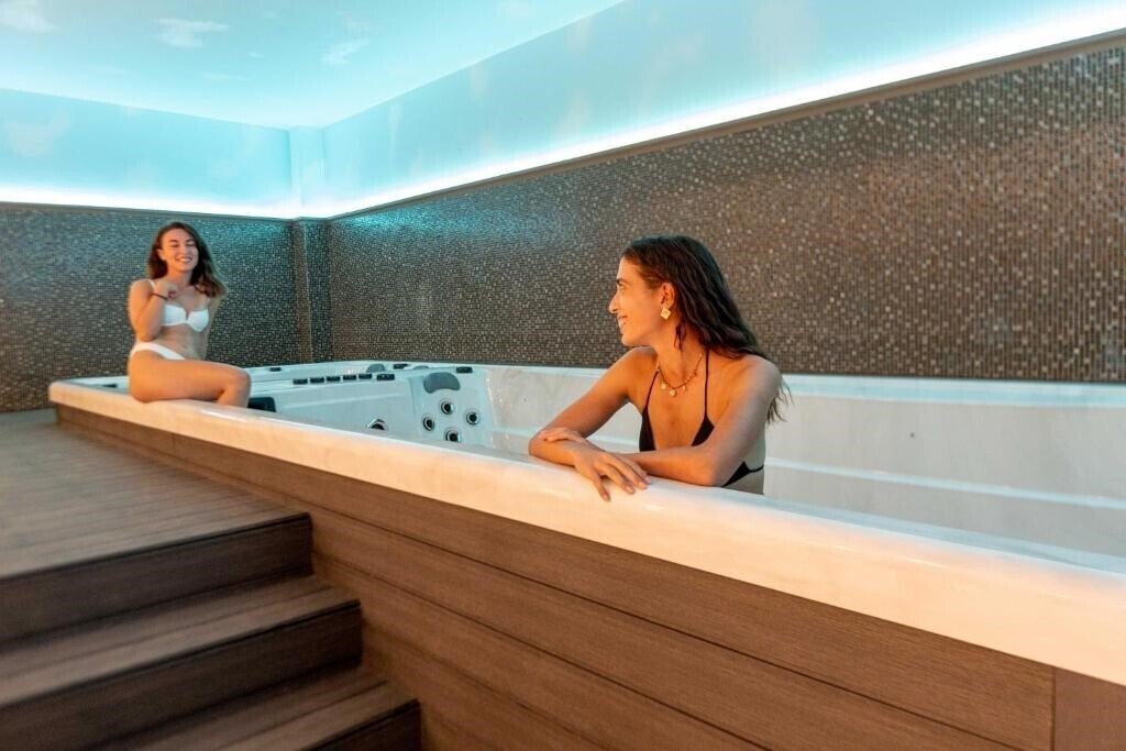 Fotografie Mirror Hotel 4*