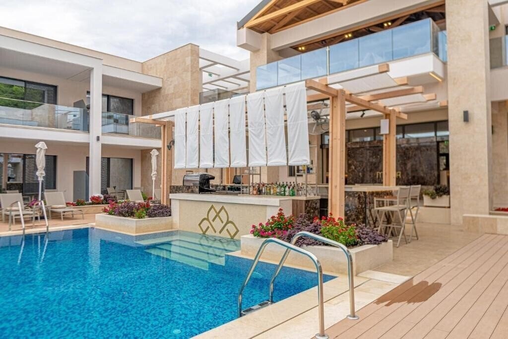 Imaginea Mirror Hotel 4*