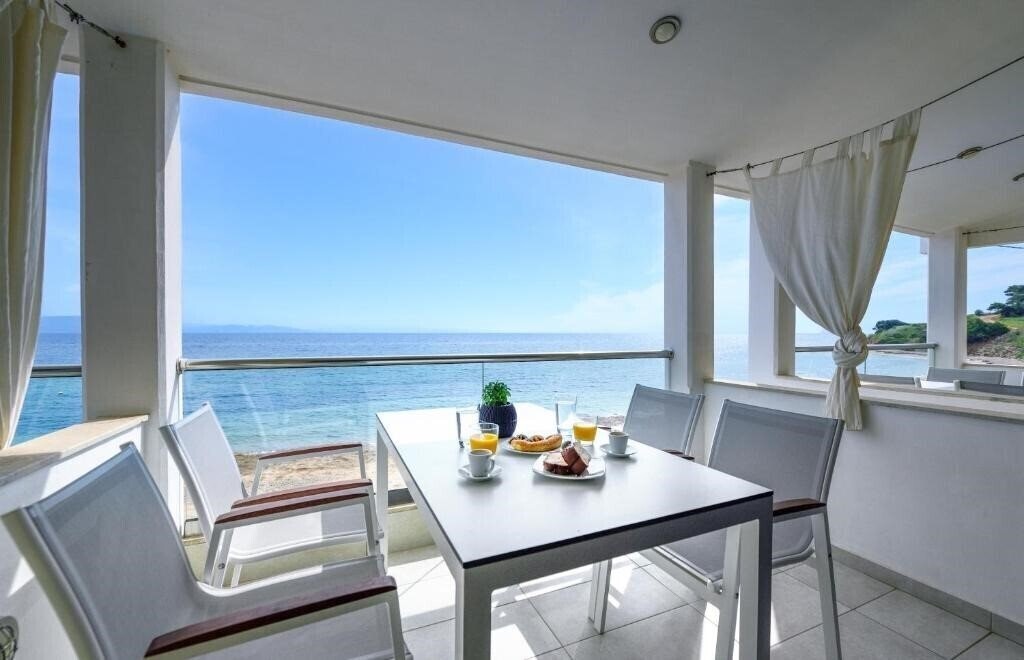 Фото Elpiniki Luxury Apartments 3*
