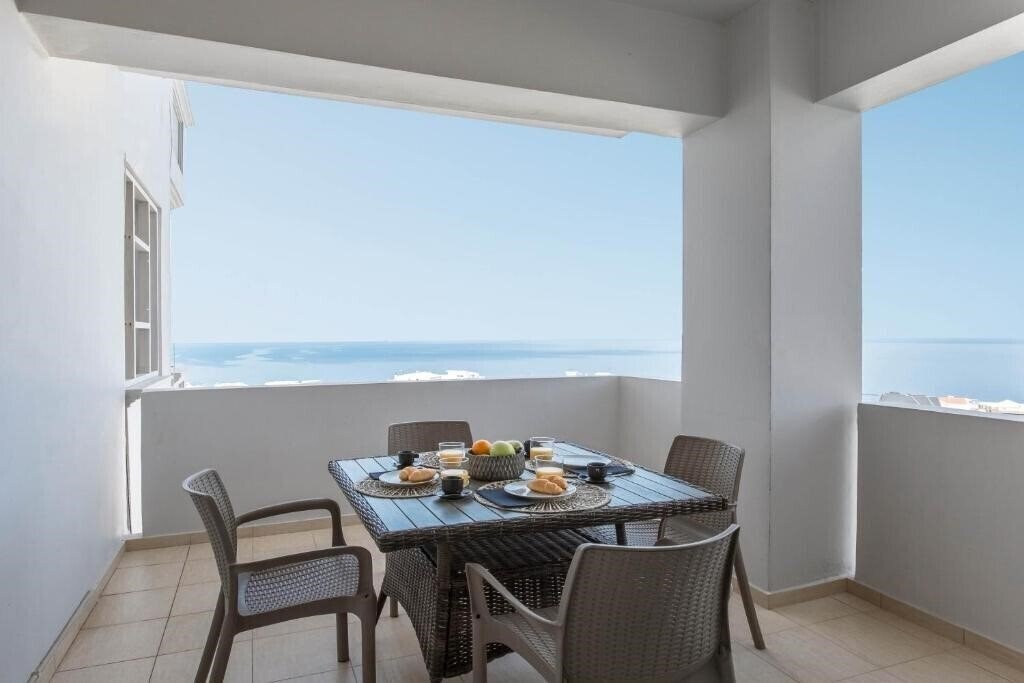 Отель Blue Sky Apartments 2*