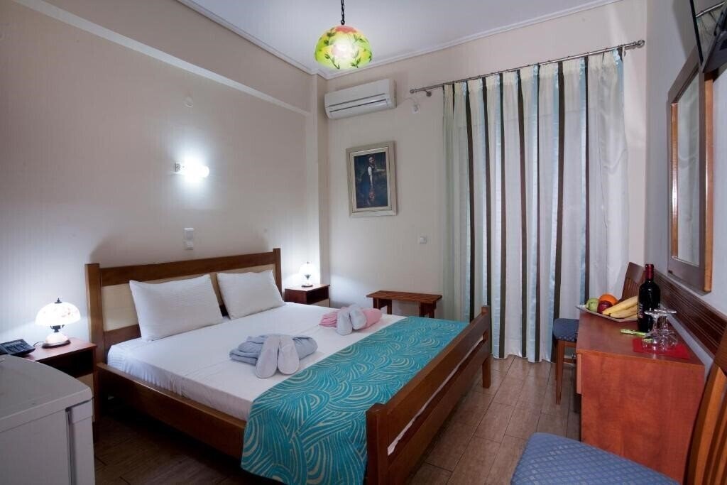 Отель Loutraki Hotel 2*