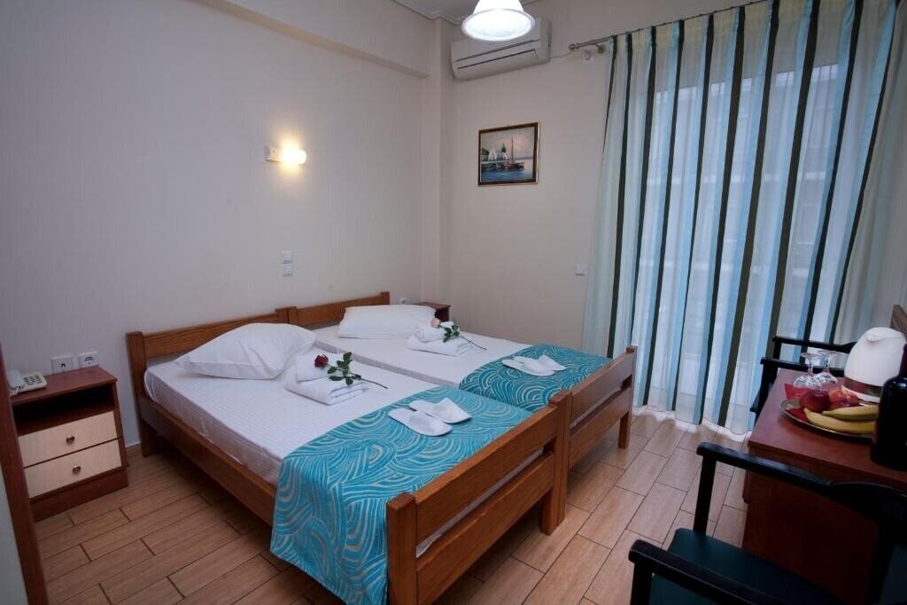 Фото Loutraki Hotel 2*