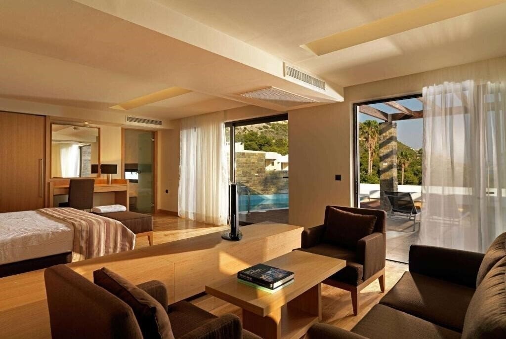 Фото Wyndham Loutraki Poseidon Resort (ex. Ramanda Poseidon Resort, Poseidon Resort Hotel) 5*
