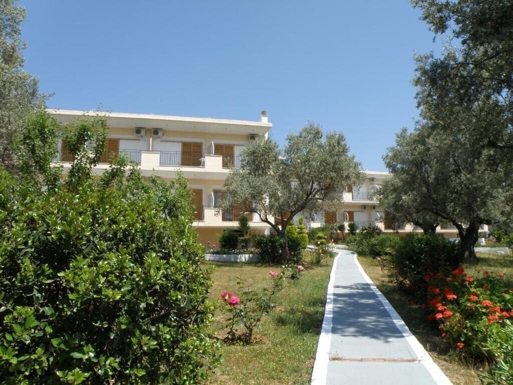 Fotografii Petit Village Hotel 3*