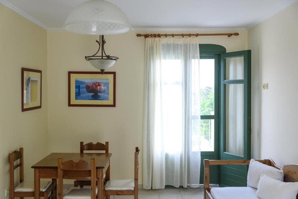 Imaginea Kyveli Apartments 4*