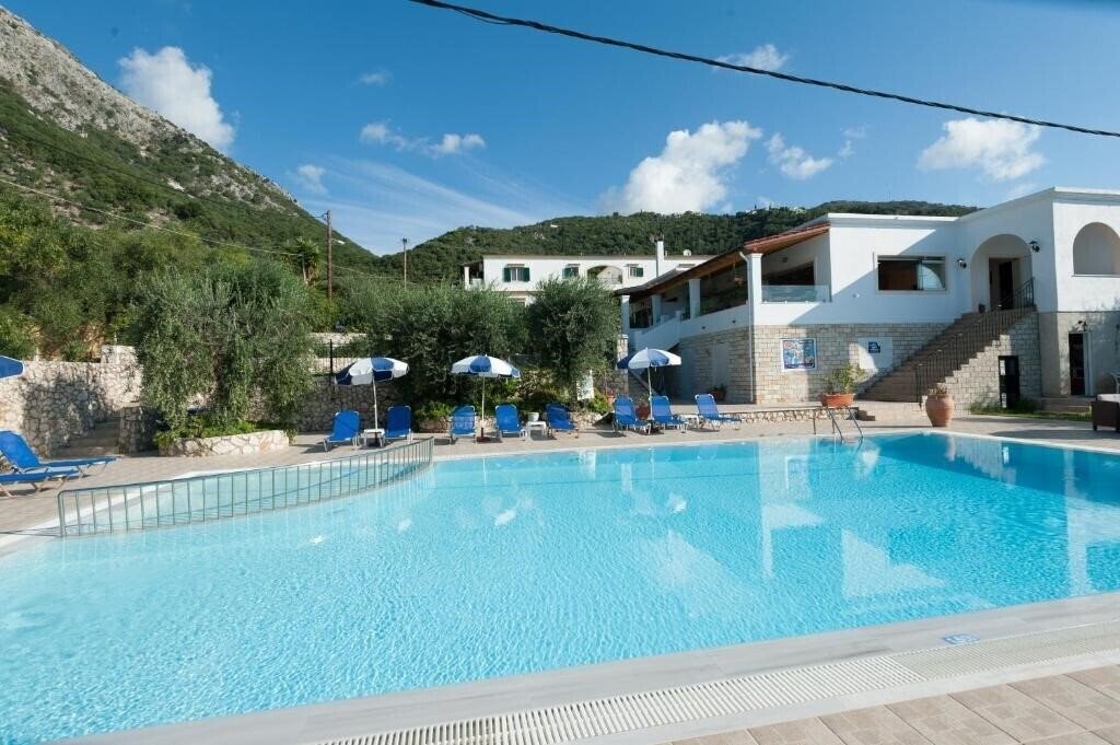 Imaginea Crystal Blue Apts 3*