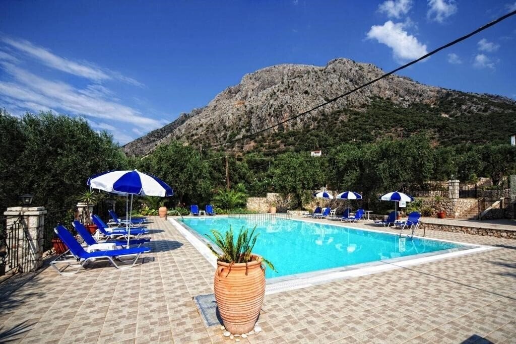 Imaginea Crystal Blue Apts 3*