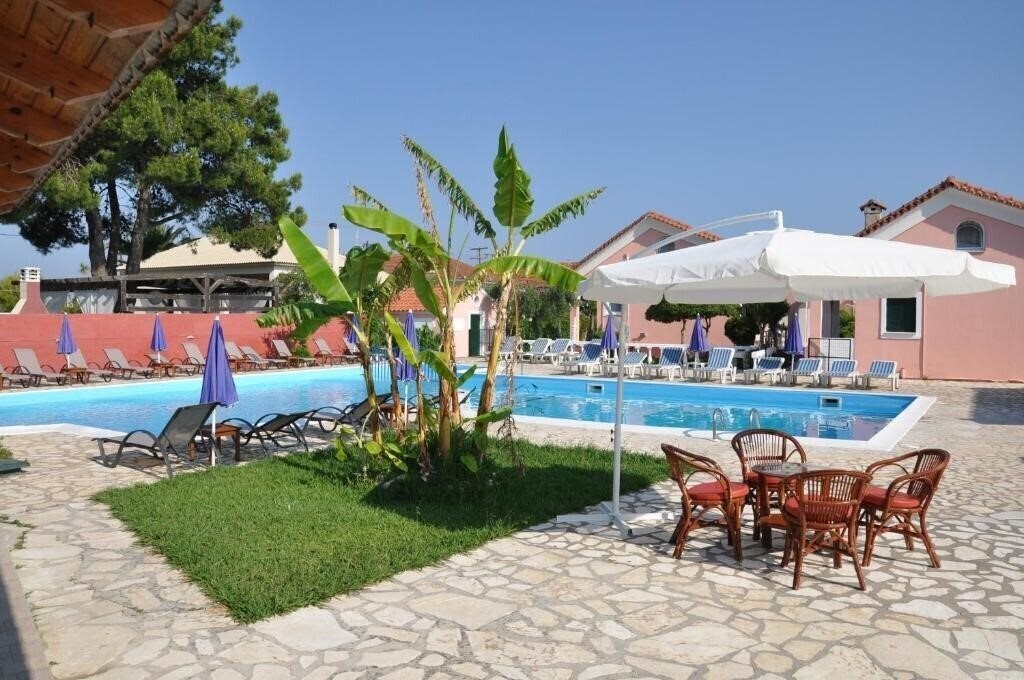 Hotel Tassos Apartments & Pool 2*