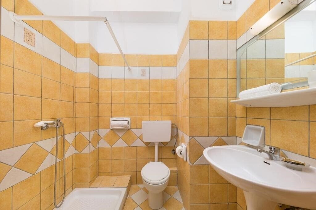 Фотография Lefkimi Hotel 2*