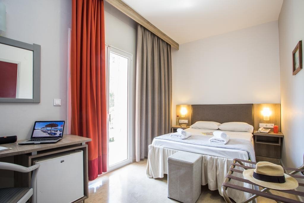 Imaginea Silver Bay Hotel 3*