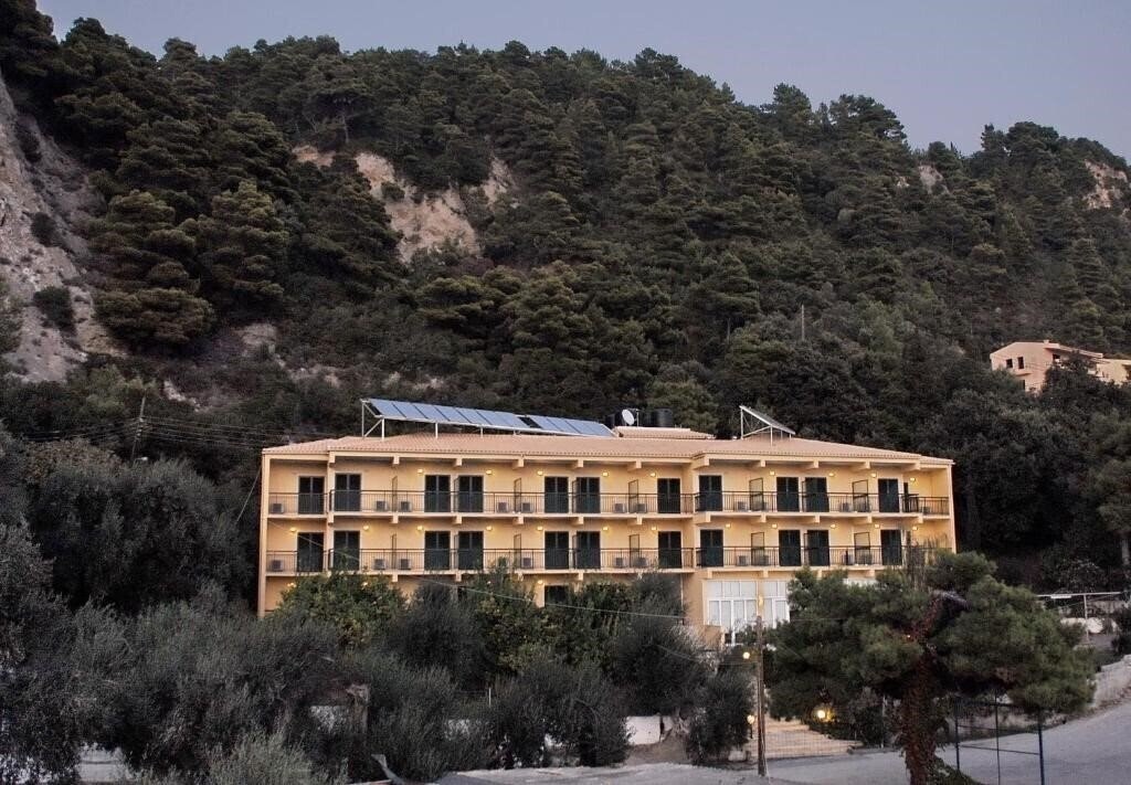 Отель Glyfada Beach Hotel 3*