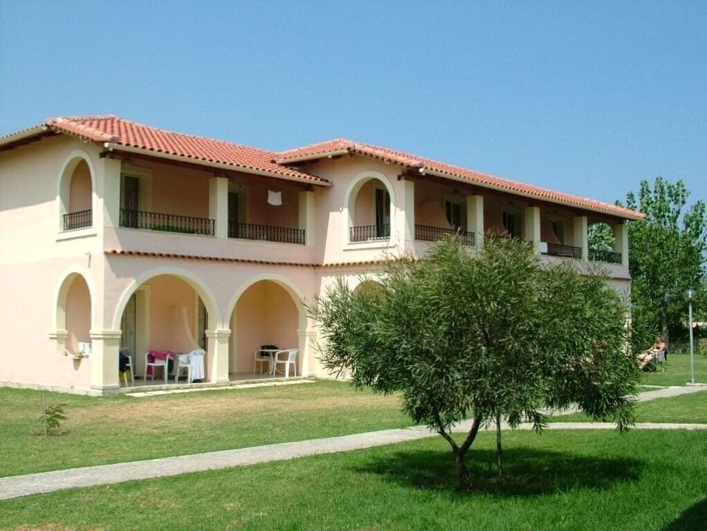 Отель Kamari Apartments 3*