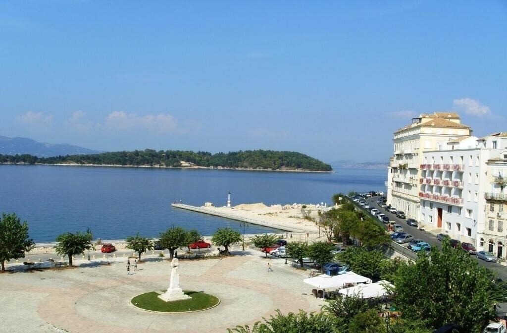 Отель Konstantinoupolis Hotel 2*