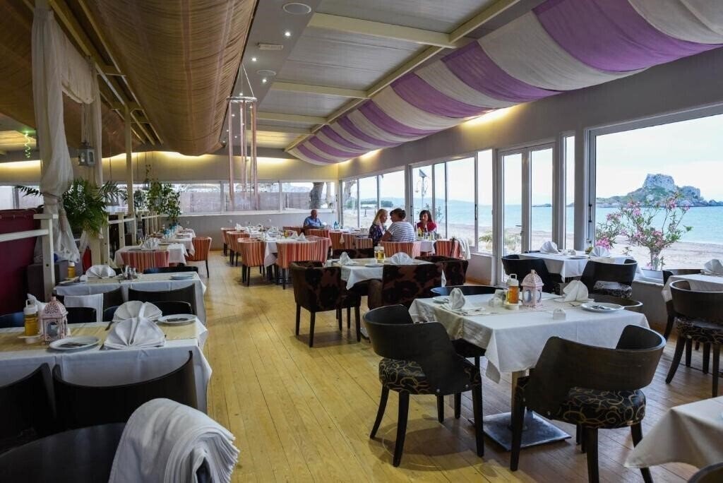 Imaginea Sacallis Inn Beach 2*