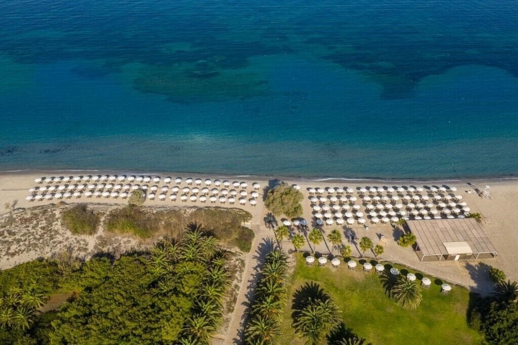 Отель Caravia Beach 4*