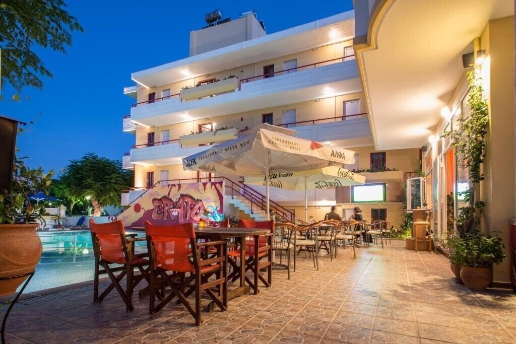 Imaginea Erato Studios & Apartments 3*