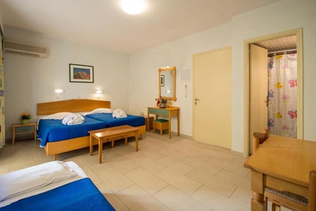 Imaginea Erato Studios & Apartments 3*