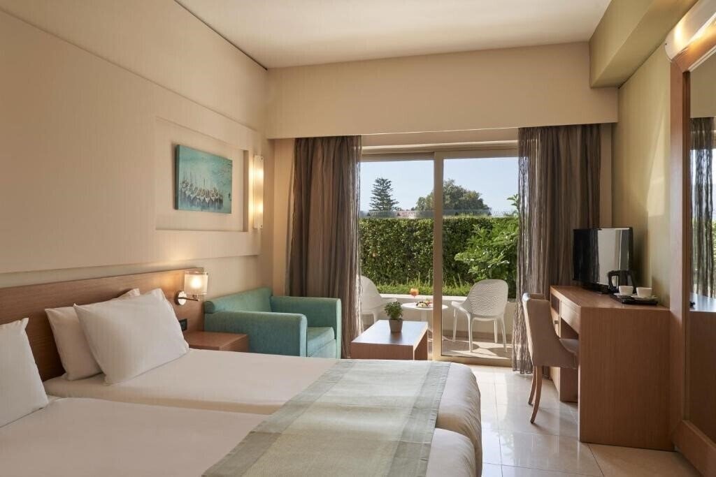 Fotografii Amalthia Beach Resort (ex. Amalthia Beach) 4*